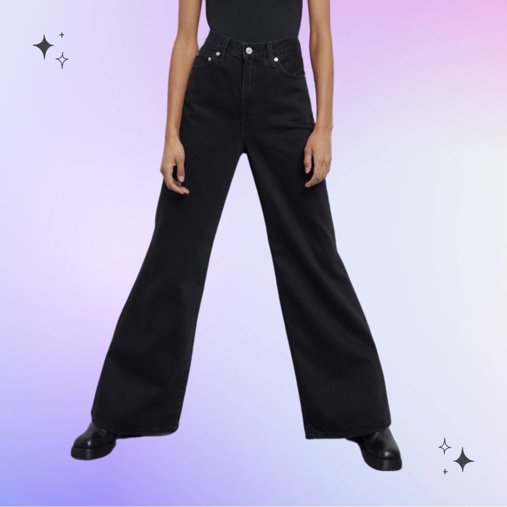 SOLD 🔴 Levi’s high loose flare jean black